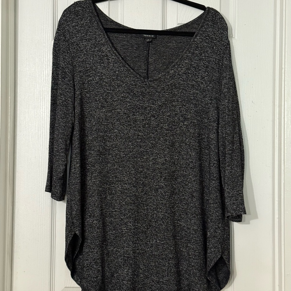 Torrid 3/4 Sleeve V-neck Tunic Tee